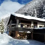 Haus Güatli Apartment