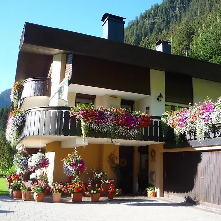 Haus Gueatli Apartment