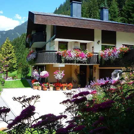 Haus Güatli Apartment