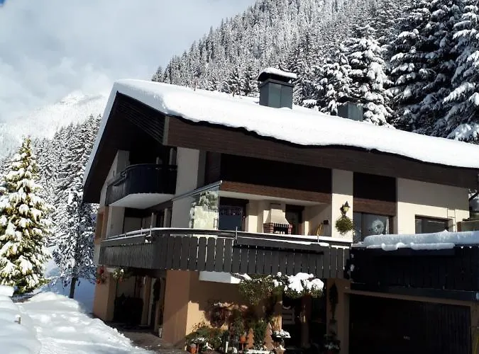 Haus Gueatli Apartment