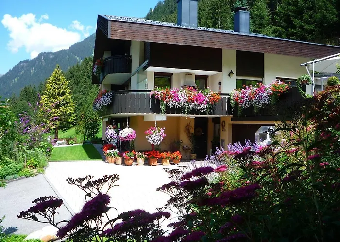 Haus Gueatli アパート