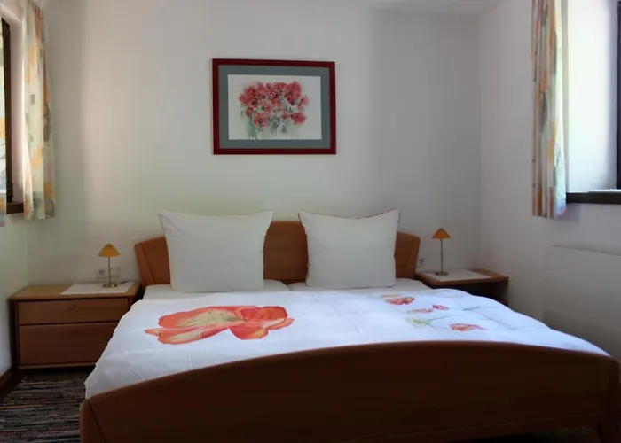 Haus Gueatli アパート