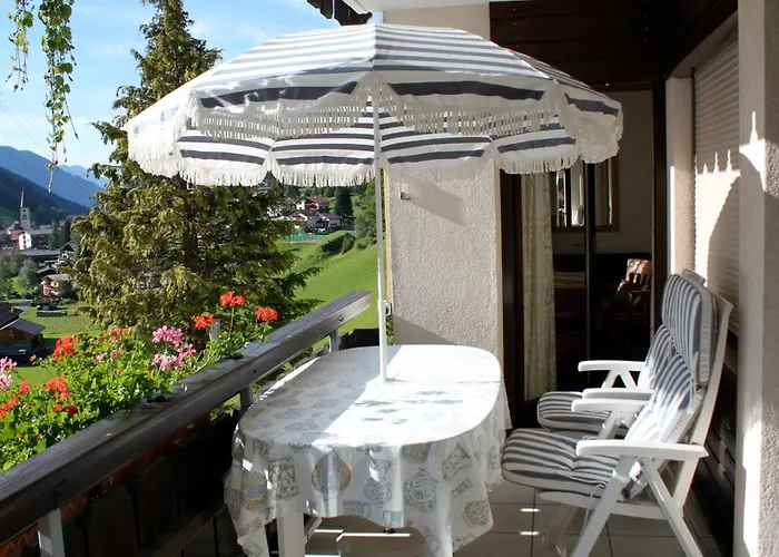 Haus Gueatli アパート